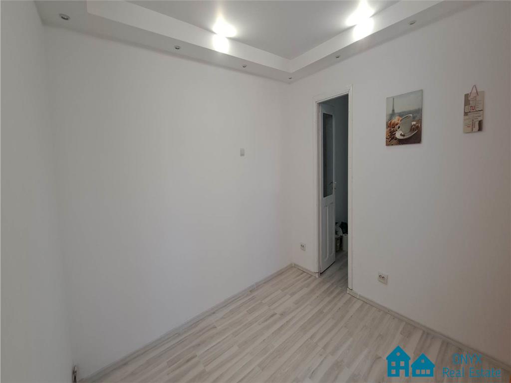 Apartament 2 camere, Nicolina, parter cu 2 balcoane, centrala termica, decomandat, 52 mp, 69.300 Euro