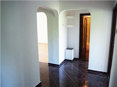 Apartament 4 camere,Nicolina Cug  109.000 euro