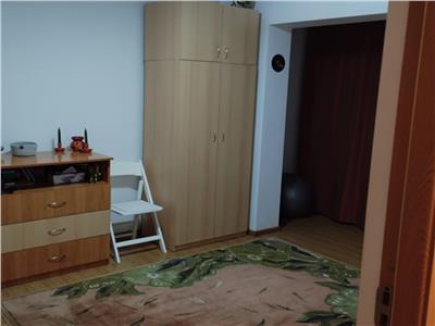 Apartament 2 camere, complet mobilat, loc de parcare, bloc 2013, capat Cug 60.000 euro