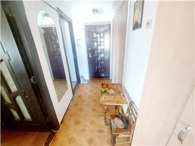 Apartament 3 camere, bloc fara risc, Podu Ros Primaverii  67.000 euro