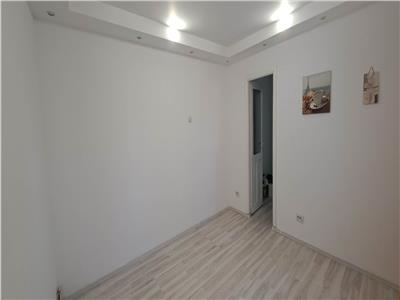 Apartament 2 camere, Nicolina, parter cu 2 balcoane, centrala termica, decomandat, 52 mp, 69.300 Euro