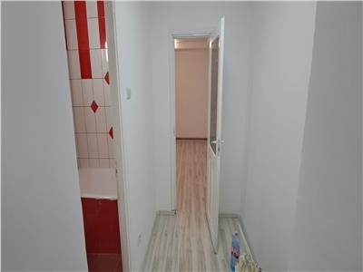 Apartament 2 camere, Nicolina, parter cu 2 balcoane, centrala termica, decomandat, 52 mp, 69.300 Euro