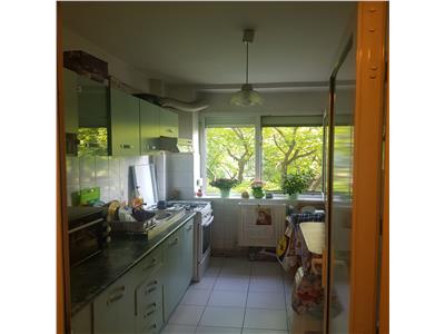 Apartament 3 camere, 65 mp, etaj 3, Podu Ros - 75.000 euro