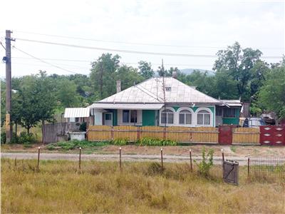Casa bătrânească, sat. Tutora, la 17km distanta de Iași - 35.900 euro