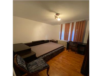 Apartament 2 camere, decomandat, zona Alexandru cel Bun, 400 euro
