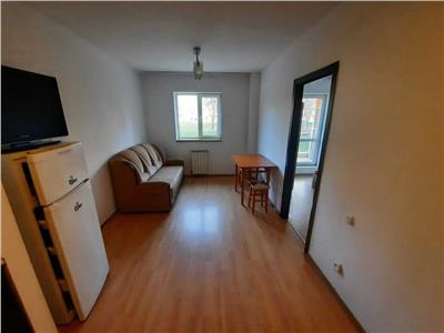 Apartament 2 camere semidecomandat, zona Tatarasi, 63.000 Euro.