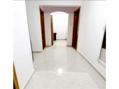 Apartament 2 camere, decomandat, Nicolina Cug  84.000 euro negociabil