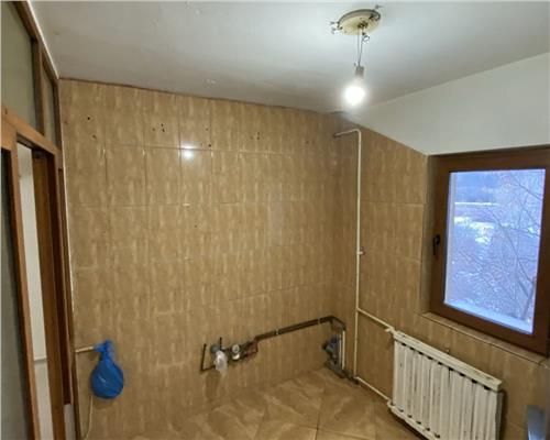 NicolinaCUG, Apt. 4cam.D,  90mp, 2 balc., 2 bai, bl. 1987, 131.500 EURO NEG