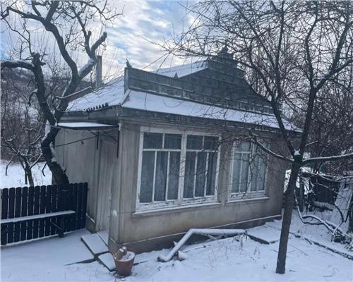 Casa bagtraneasca Comarna Iasi  + teren 2300 mp