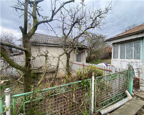 Casa Comarna Iasi  + teren 2300 mp