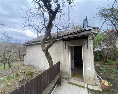 Casa Comarna Iasi  + teren 2300 mp