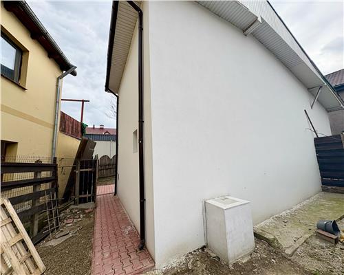 Casa pentru Birouri, zona Pod Bucium, 200mp teren, 4 locuri parcare si curte  135.000 euro