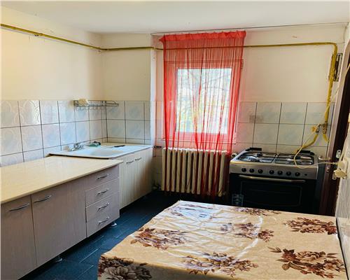 Podu Ros, bloc fara risc, apt. 2 cam., 52mp, etaj 2,  83.500 EURO NEG
