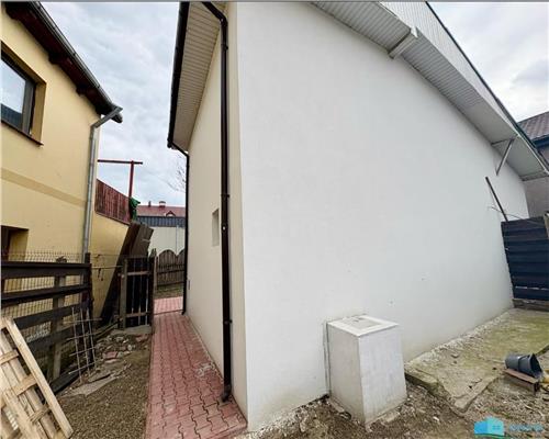 Casa pentru Birouri, zona Pod Bucium, 200mp teren, 4 locuri parcare si curte 600 euro