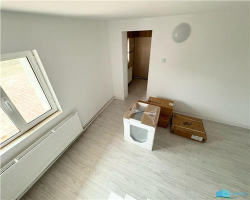 Casa pentru Birouri, zona Pod Bucium, 200mp teren, 4 locuri parcare si curte 600 euro