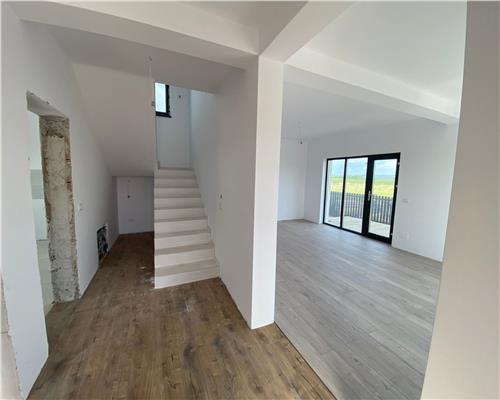 Casa 4 camere Miroslava Valea Ursului la cheie!