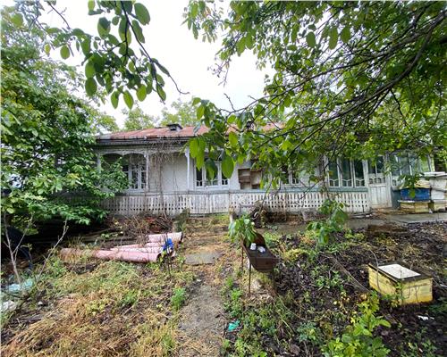 Casa Comarna Iasi + 4080 mp teren