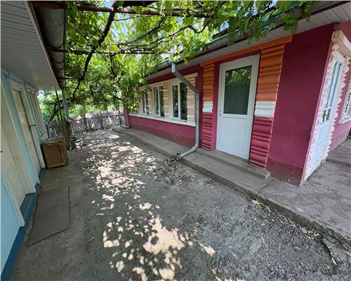 Casa de vanzare in zona Tomesti + 1300 mp teren 54.990 euro