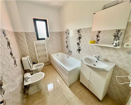 Oferta unica! Bloc cu 8 apartamente, 1000mp teren, anexe si locuri parcare, zona Bucium  950.000 euro