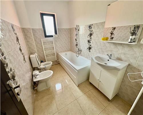 Oferta unica! Bloc cu 8 apartamente, 1000mp teren, anexe si locuri parcare, zona Bucium  950.000 euro